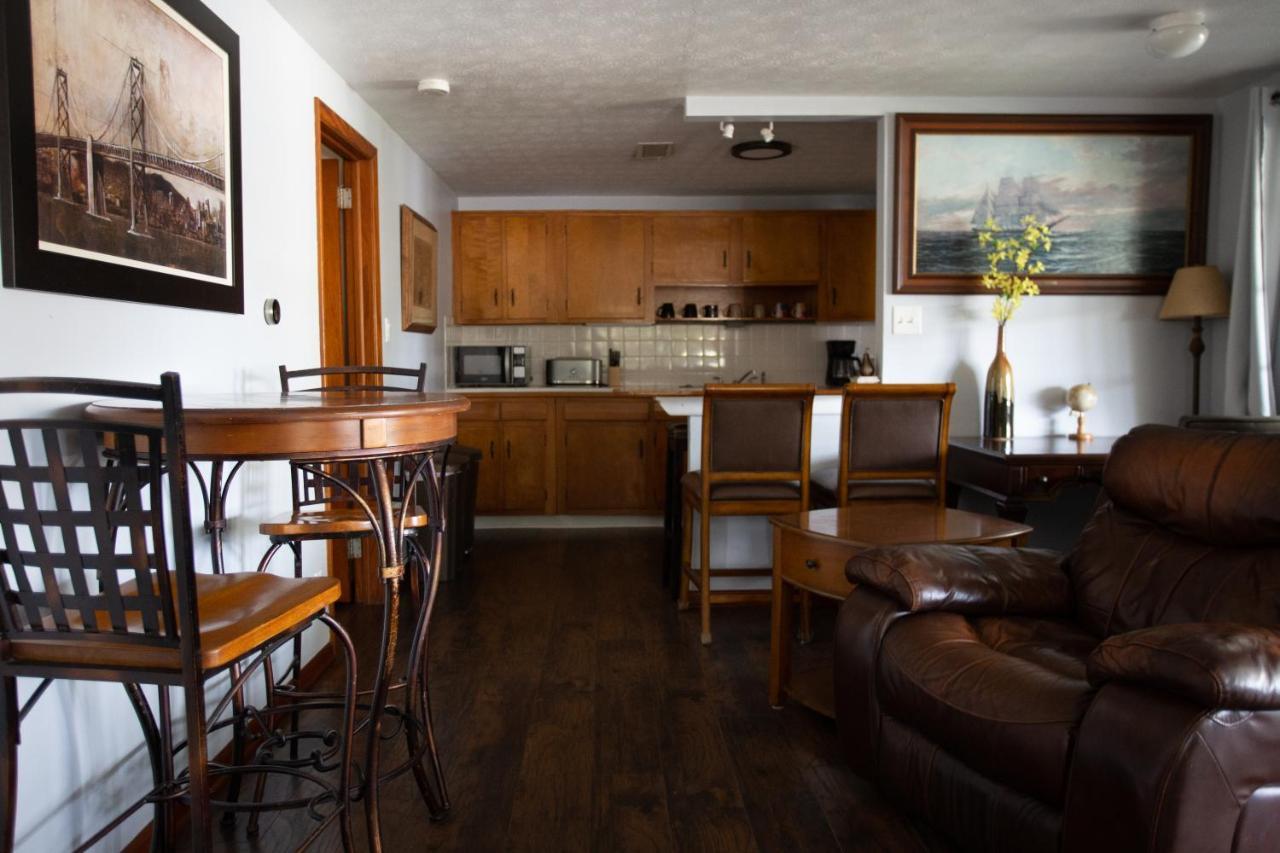Two Bedroom - Walking Distance From The Jacksonville Beach