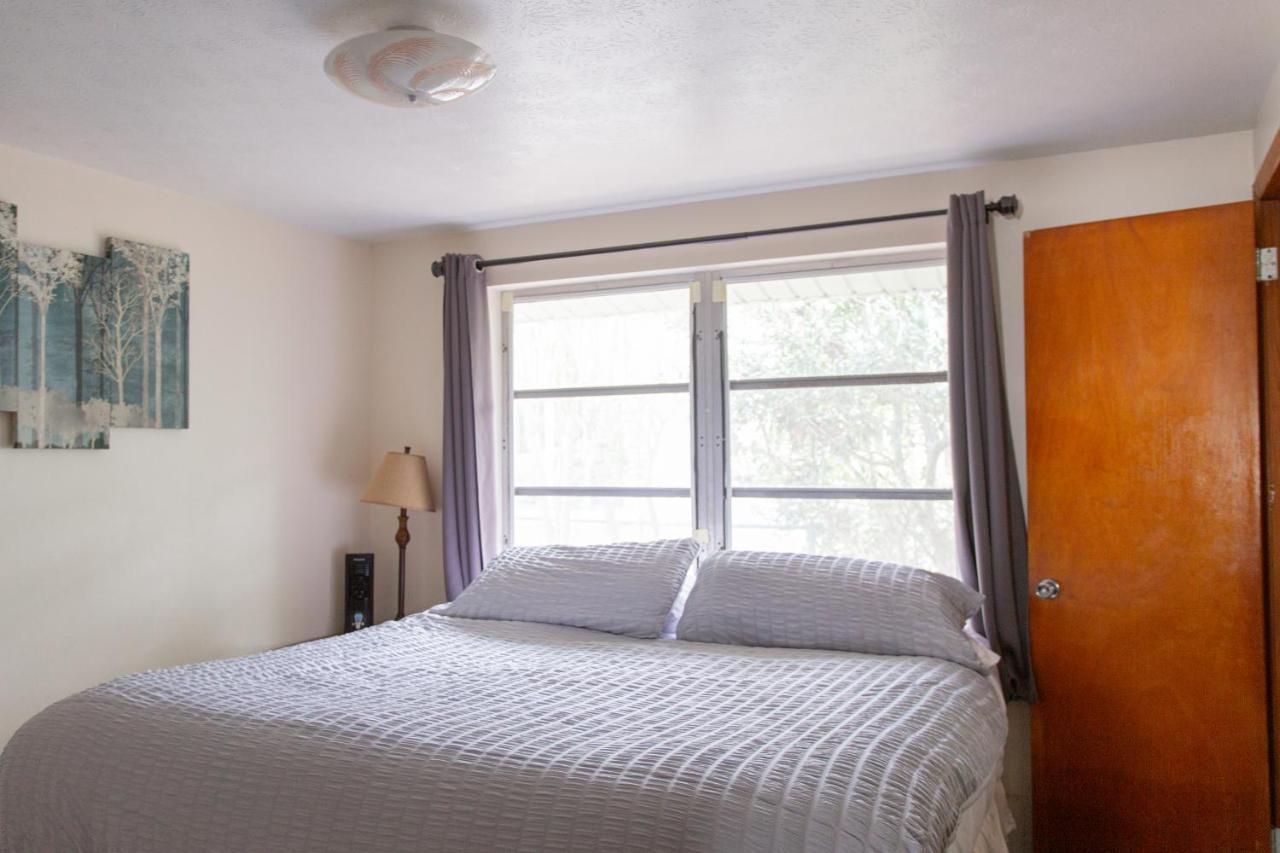 Two Bedroom - Walking Distance From The Jacksonville Beach