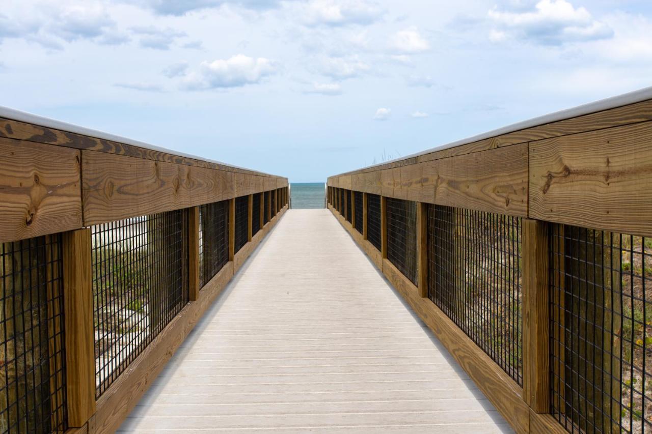 Two Bedroom - Walking Distance From The Jacksonville Beach